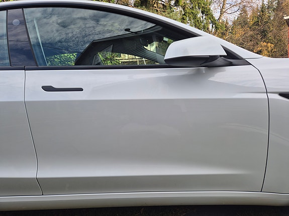 Tesla Model 3 18 of 19