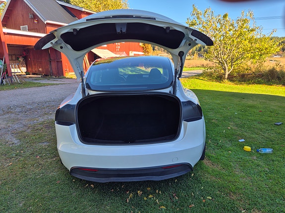 Tesla Model 3 2 of 19