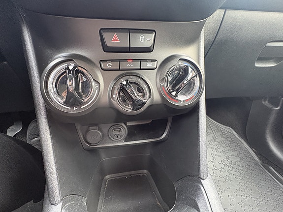 Peugeot 208 28 of 30