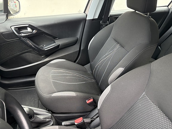 Peugeot 208 16 of 30