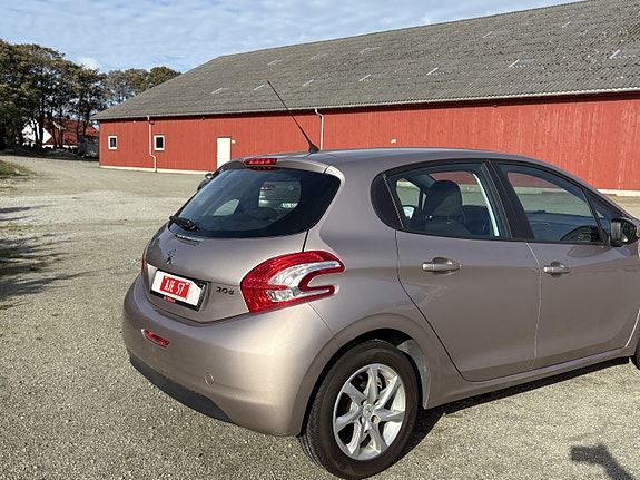 Peugeot 208 8 of 30