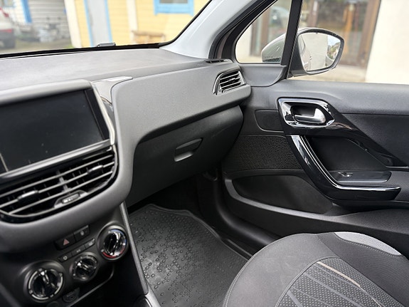 Peugeot 208 17 of 30