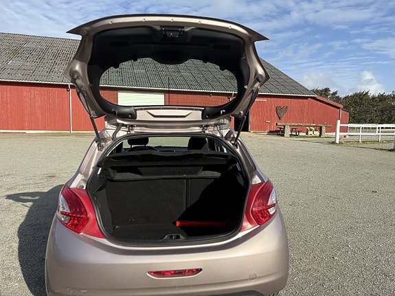Peugeot 208 13 of 30