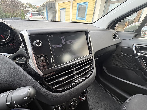 Peugeot 208 27 of 30