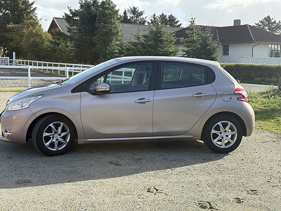 Peugeot 208 4 of 30