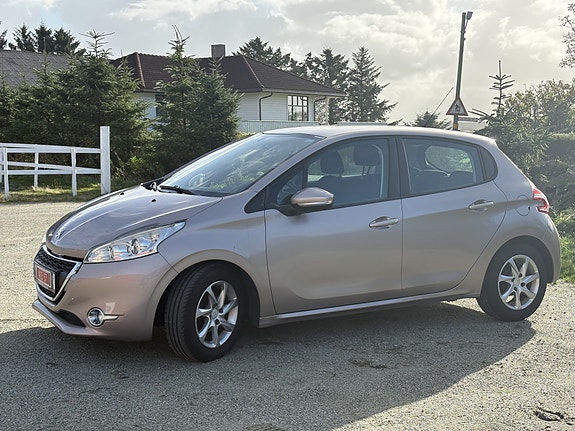 Peugeot 208 3 of 30
