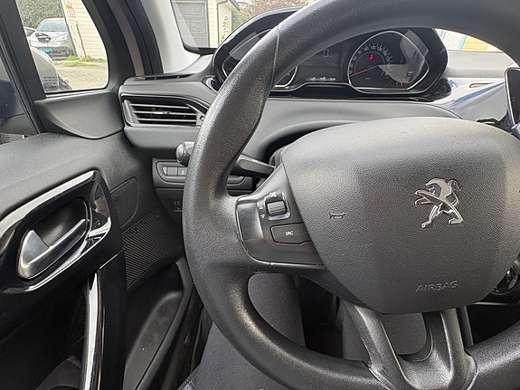 Peugeot 208 25 of 30