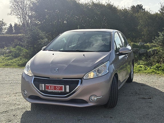 Peugeot 208 2 of 30
