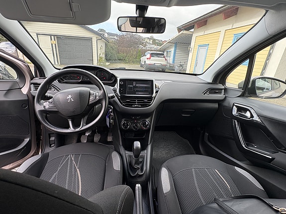 Peugeot 208 22 of 30