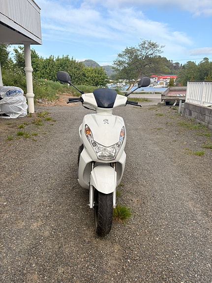 Peugeot Kisbee 2 of 9
