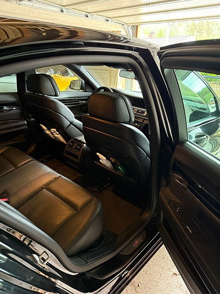 BMW 740d 10 of 12