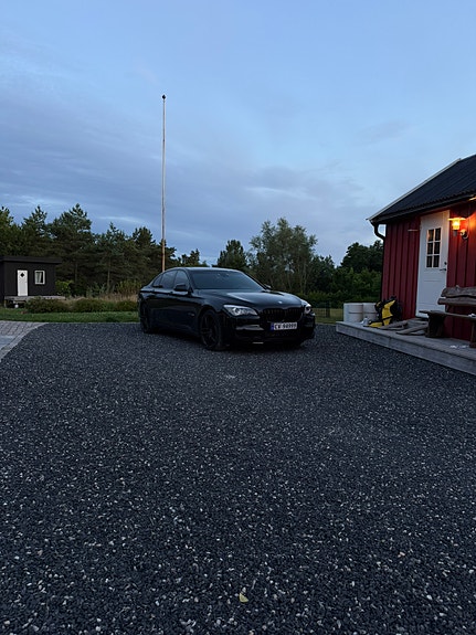 BMW 740d 3 of 7