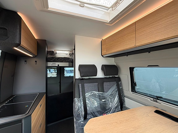 Adria Twin 640 SGX WHITE EDITION 2/140HK/Krok/Aut/Solcelle/Sykkelstativ/Markise + 9 of 24