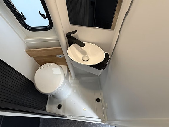 Adria Twin 640 SGX WHITE EDITION 2/140HK/Krok/Aut/Solcelle/Sykkelstativ/Markise + 16 of 24