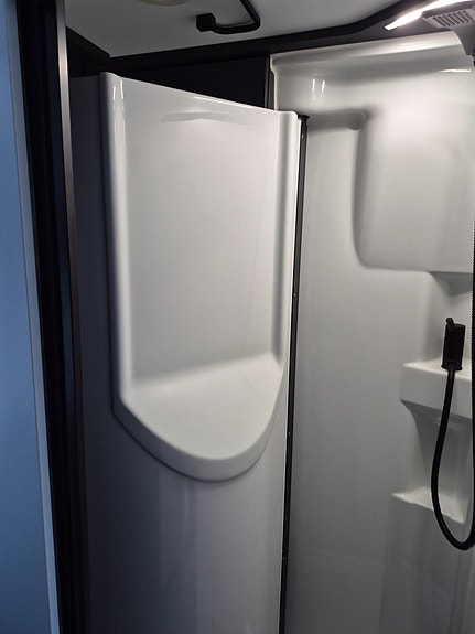 Adria Twin 640 SGX WHITE EDITION 2/140HK/Krok/Aut/Solcelle/Sykkelstativ/Markise + 19 of 24