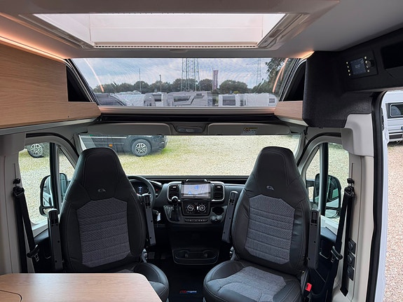 Adria Twin 640 SGX WHITE EDITION 2/140HK/Krok/Aut/Solcelle/Sykkelstativ/Markise + 10 of 24