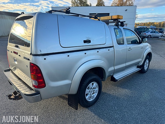 Toyota HiLux 7 of 30