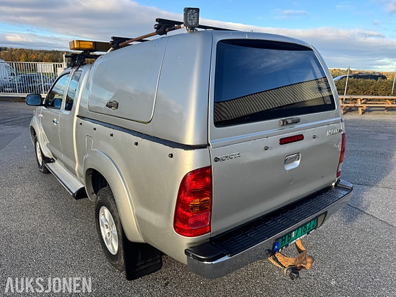 Toyota HiLux 11 of 30