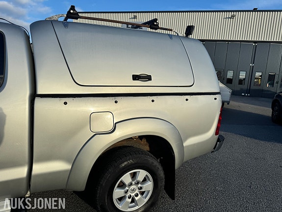 Toyota HiLux 9 of 30
