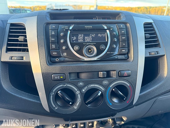 Toyota HiLux 22 of 30