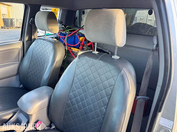 Toyota HiLux 17 of 30