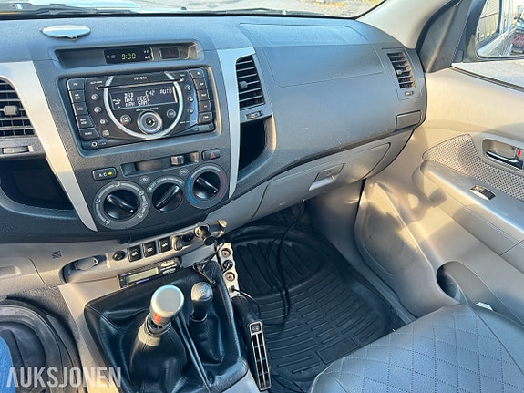 Toyota HiLux 21 of 30