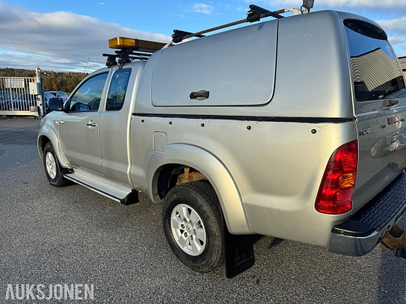 Toyota HiLux 12 of 30