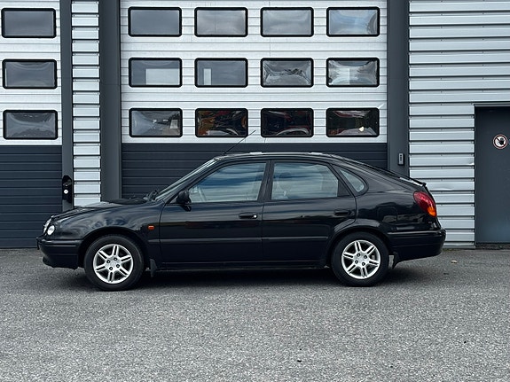 Toyota Corolla 2 of 29