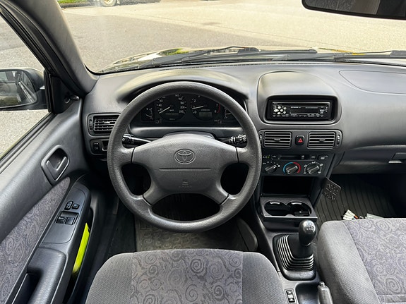 Toyota Corolla 25 of 29