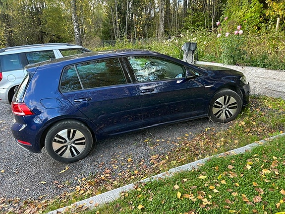 Volkswagen e-Golf VII 2 of 4