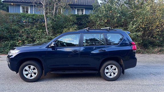 Toyota Land Cruiser 2 of 30