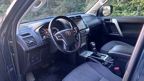 Toyota Land Cruiser 13 of 30