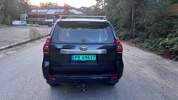 Toyota Land Cruiser 4 of 30