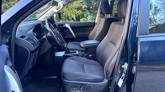Toyota Land Cruiser 14 of 30