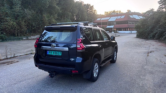 Toyota Land Cruiser 8 of 30