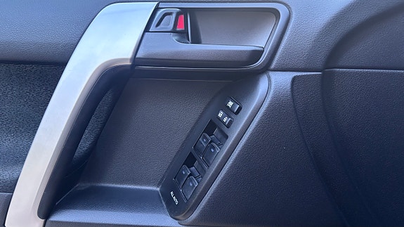 Toyota Land Cruiser 16 of 30