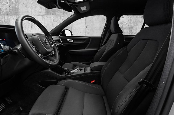 Volvo EX40 17 of 29