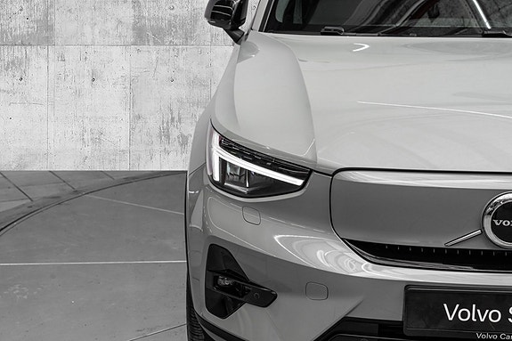 Volvo EX40 4 of 29