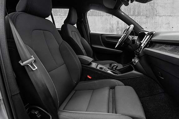 Volvo EX40 25 of 29