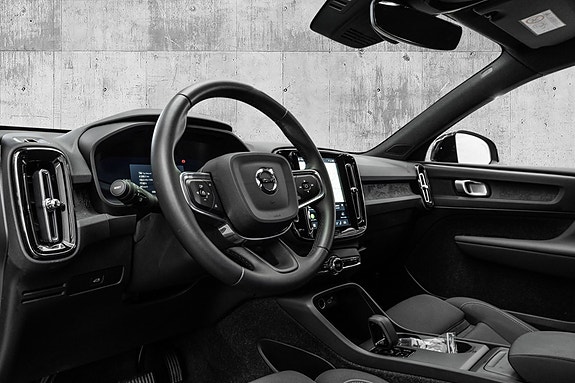 Volvo EX40 18 of 29