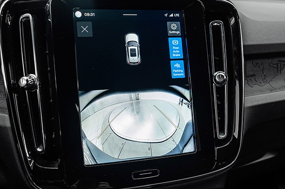 Volvo EX40 15 of 29