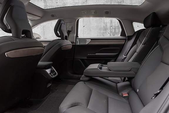 Volvo ES90 11 of 30