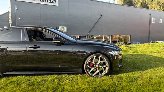 Jaguar XE 10 of 30
