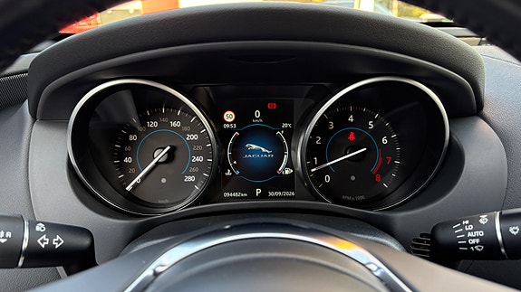 Jaguar XE 24 of 30