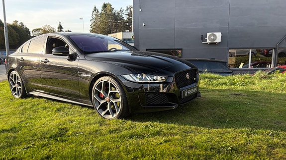Jaguar XE 2 of 30
