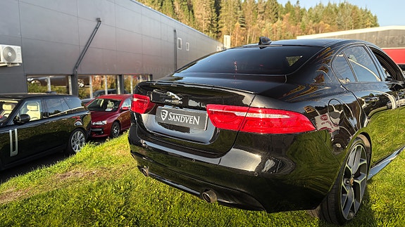 Jaguar XE 14 of 30