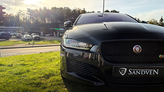 Jaguar XE 6 of 30
