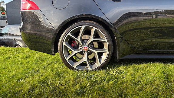Jaguar XE 12 of 30