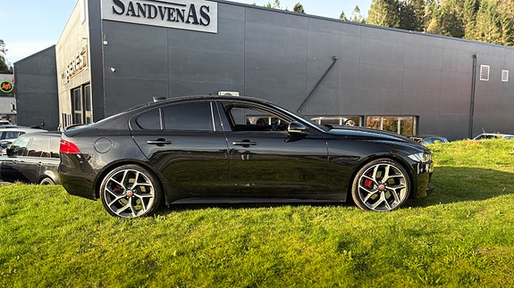 Jaguar XE 8 of 30