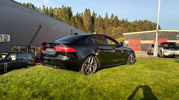 Jaguar XE 13 of 30